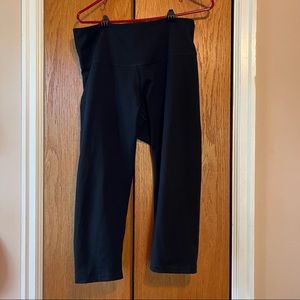 Old Navy Black Active Capri Leggings. Size XL.